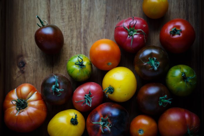Organic Fresh Tomato pic