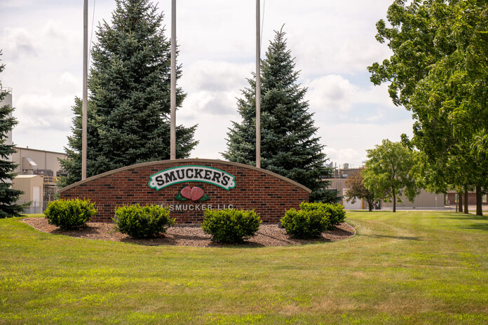 Ripon, Wi - 25 July 2020: A Smucker Business Sign Produces Food