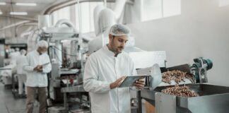 Replacing the Clipboard: Digitizing Compliance on the Factory Floor 1176094666_supervisor-evaluating-quality-food-food-plant-while-holding-tablet-Dayinlife-FoodBev_Getty